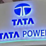 टाटा पावर 374 पर खरीदने के लिए अच्छा स्टॉक है और 495 के उच्चतम स्तर को छू गया था